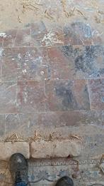 Carrelage en pierre rouge, Rouge