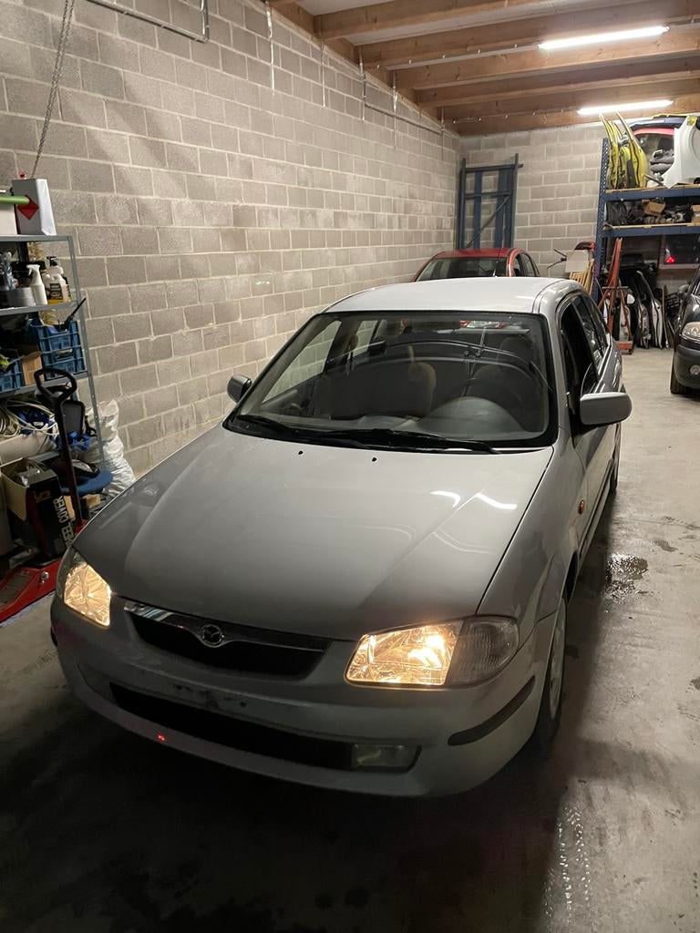 Mazda 323f « 37000 » » km » 1er proprio année 2000 1500 i, Autos, Mazda, Argent ou Gris, Achat, Boîte manuelle, Particulier