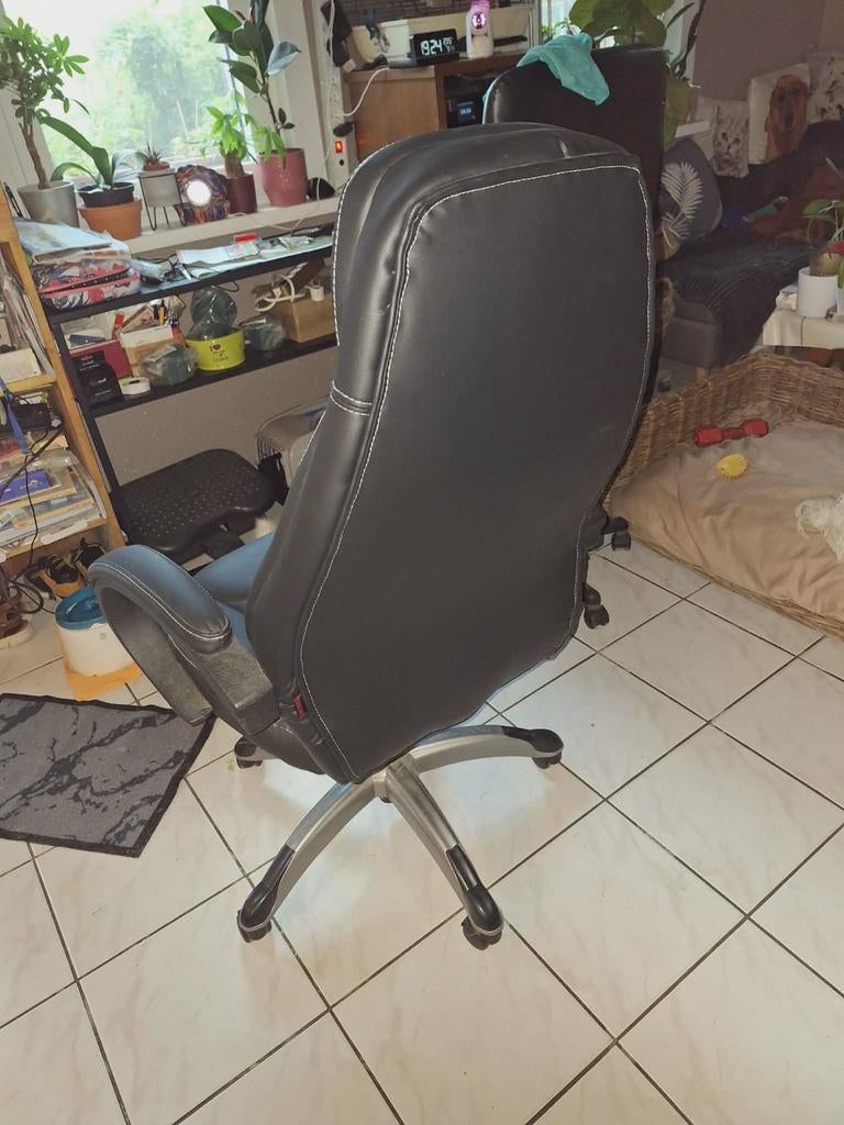 Fauteuil exécutif à vendre, Enlèvement