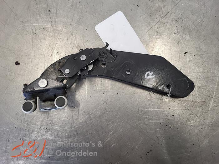 Schuifdeurrol rechts van een Mercedes V-Klasse (9744), Gebruikt, -, Ophalen of Verzenden, -