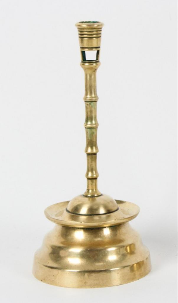 Magnifique bougeoir à boutons anciens, Antiquités & Art, Antiquités | Bougeoirs, Envoi