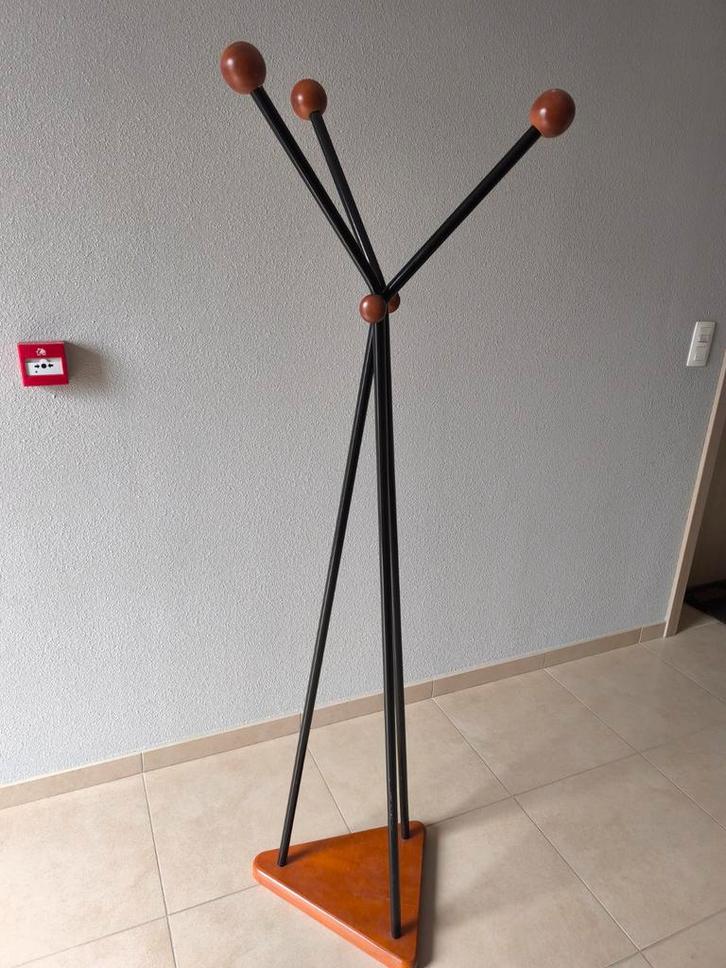 Porte-manteau élégant et moderne, Maison & Meubles, Accessoires pour la Maison | Portemanteaux, Bois