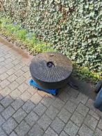 Antieke molensteen basalt., Ophalen