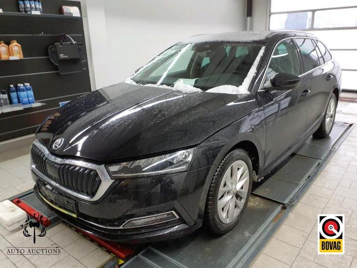 Skoda Octavia Combi 1.4 TSI iV PHEV Panodak | Head-up | Keyl, Auto's, Skoda, Bedrijf, Octavia, ABS, Adaptive Cruise Control, Airbags