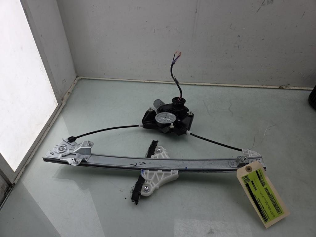 VITRE MECANISME AVANT GAUCHE Toyota Yaris Cross (PB1 / PJ1), Kundenbetreuung@toyota.de, Toyota, Utilisé, Toyota-Allee 2
50858  Köln, DE