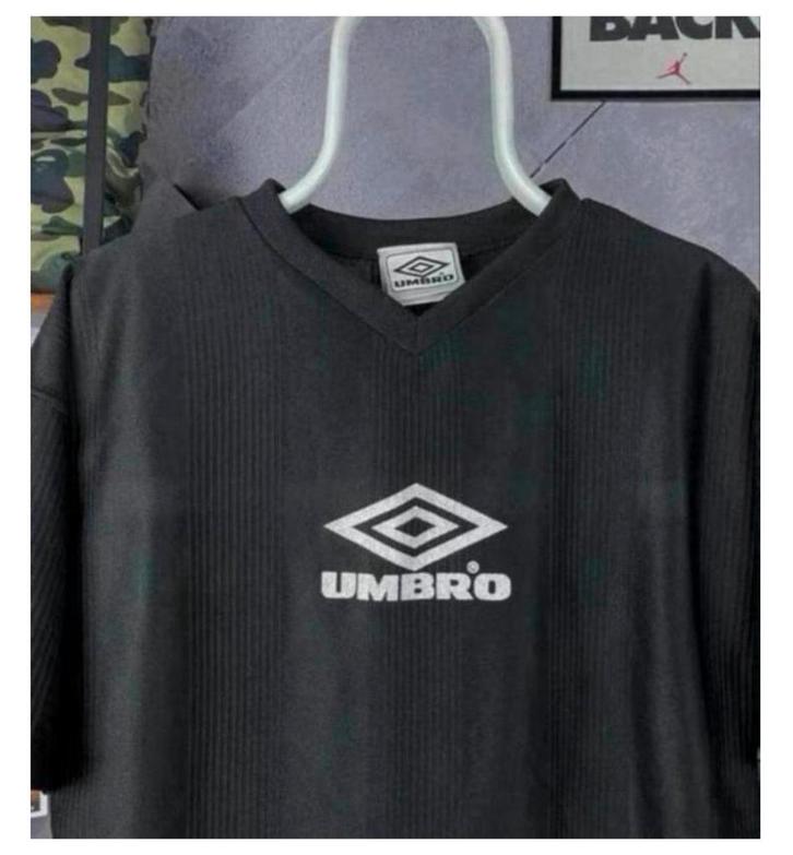 Umbro Vintage Big Logo T-Shirt VTG - zwart maat S-M heren, Kleding | Heren, T-shirts, Zo goed als nieuw, Maat 46 (S) of kleiner