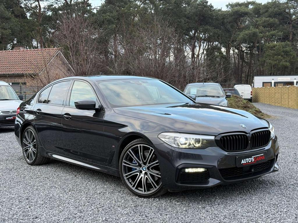 BMW 530 M-Pack Sport Camera CruiseC Led Xenon Navi Airco *, Auto's, Automaat, 4 cilinders, 2420 kg, Zwart