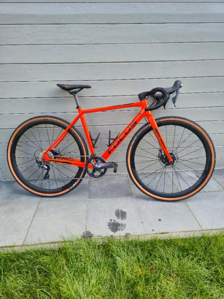 Focus gravelfiets maat S met 2 wielsets en Favero pedalen, Vélos & Vélomoteurs, Vélos | Vélos de course, Comme neuf, Autres marques