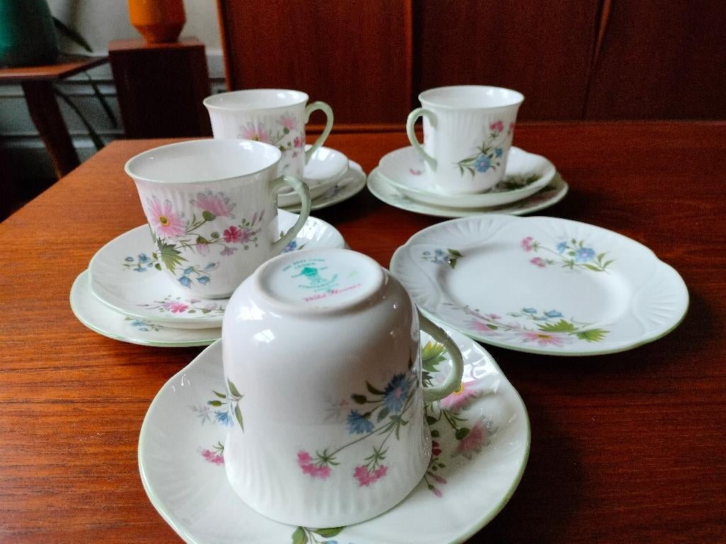 Engels vintage servies kopjes en bordjes, Antiek en Kunst, Ophalen