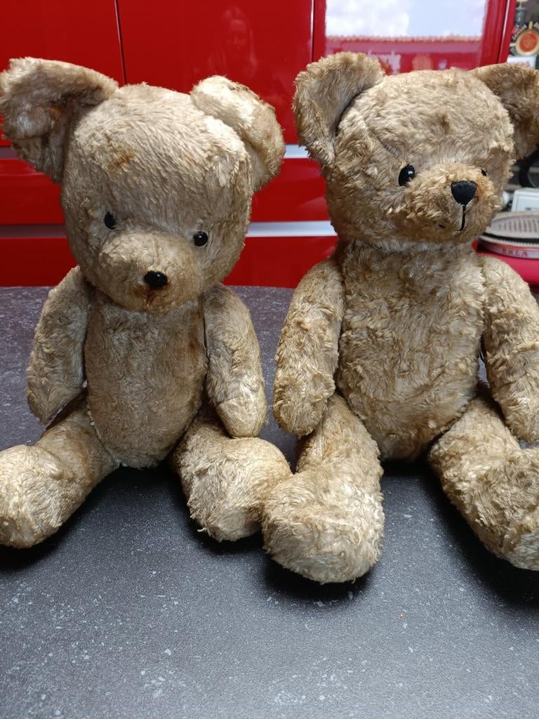 2 oude beren met stro gevuld, Enlèvement ou Envoi