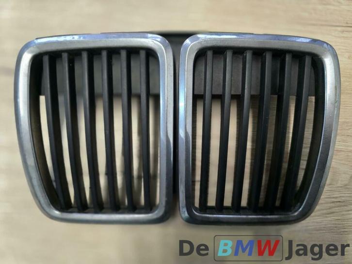 Grill midden zwart chroom BMW 3-serie E30 51131884350, Autos : Pièces & Accessoires, Carrosserie & Tôlerie, BMW, Utilisé, Enlèvement ou Envoi