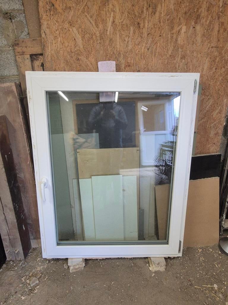 PVC-frame met driedubbele beglazing, Doe-het-zelf en Bouw, Raamkozijnen en Schuifdeuren, Zo goed als nieuw, Raamkozijn, Ophalen