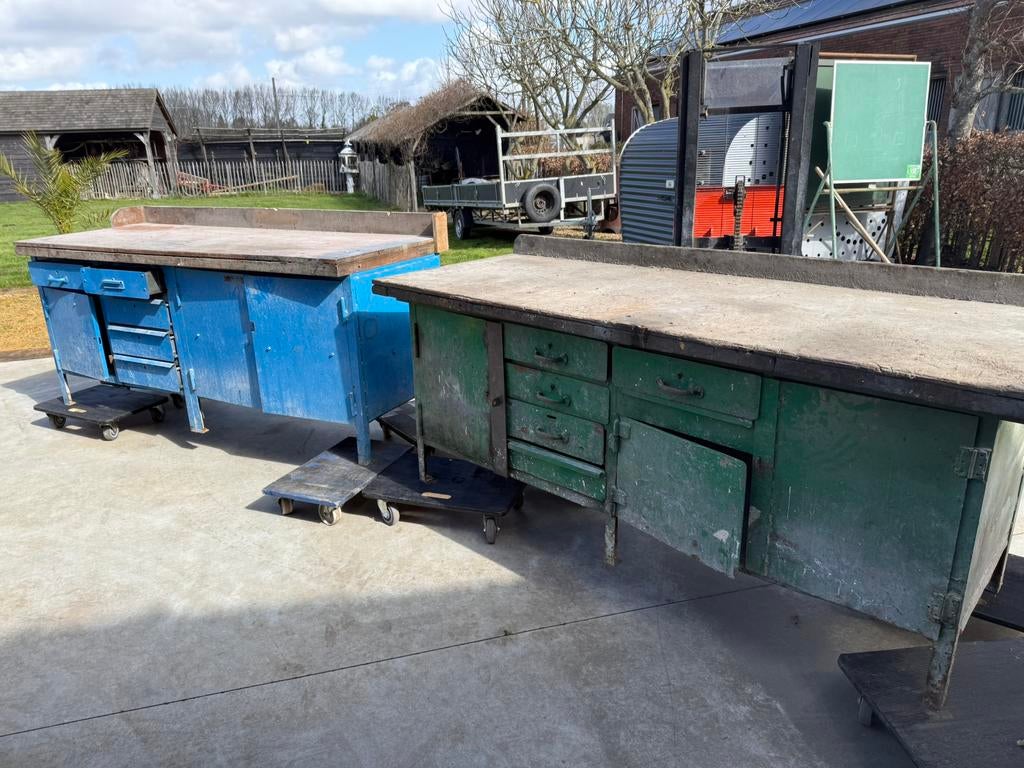 Grote metalen werktafel industrieel antiek