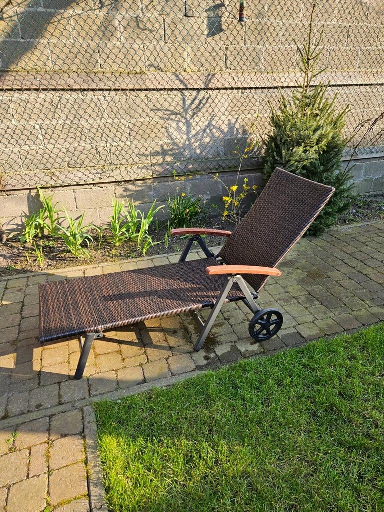 Ligbed voor in de tuin, Ophalen