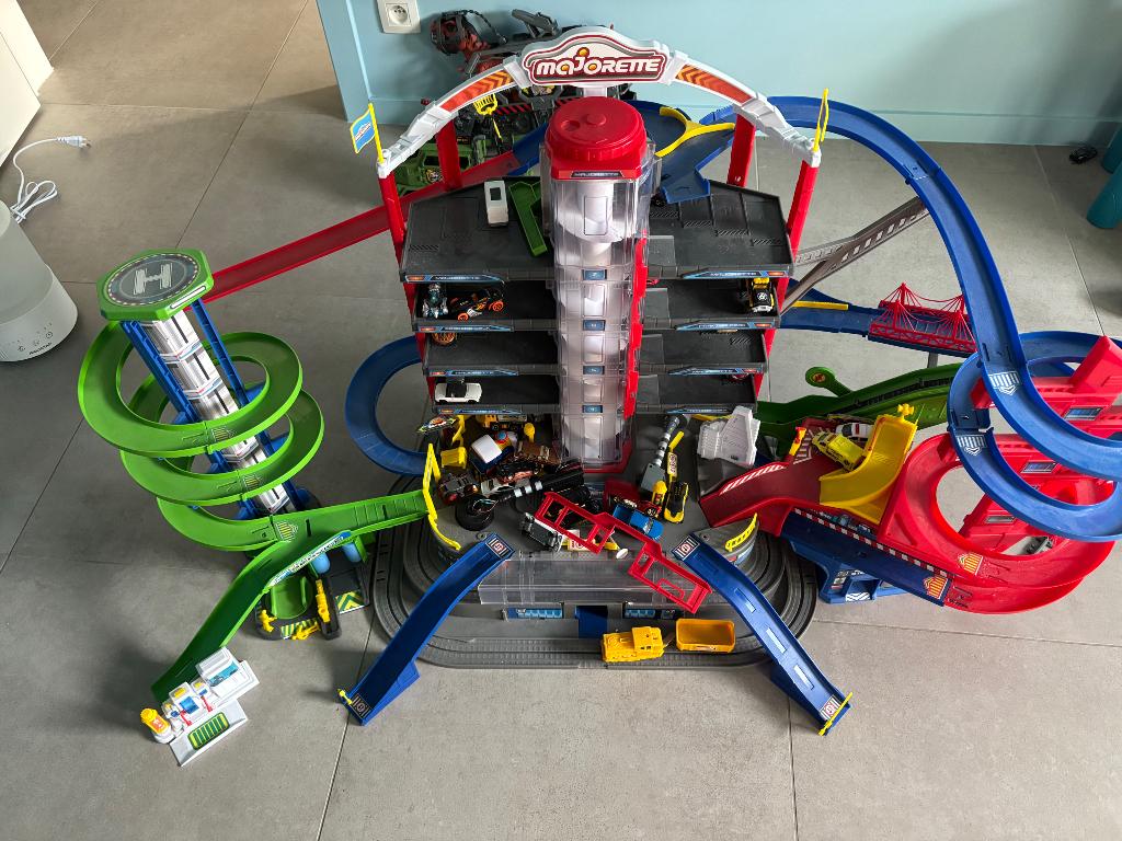 Majorette autogarage met auto’s, Ophalen, Gebruikt, Racebaan, Overige merken