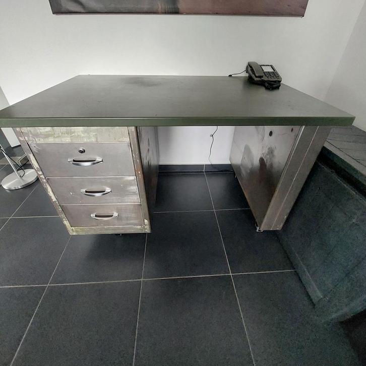 Metalen bureau, Huis en Inrichting, Bureaus, Bureau, Ophalen