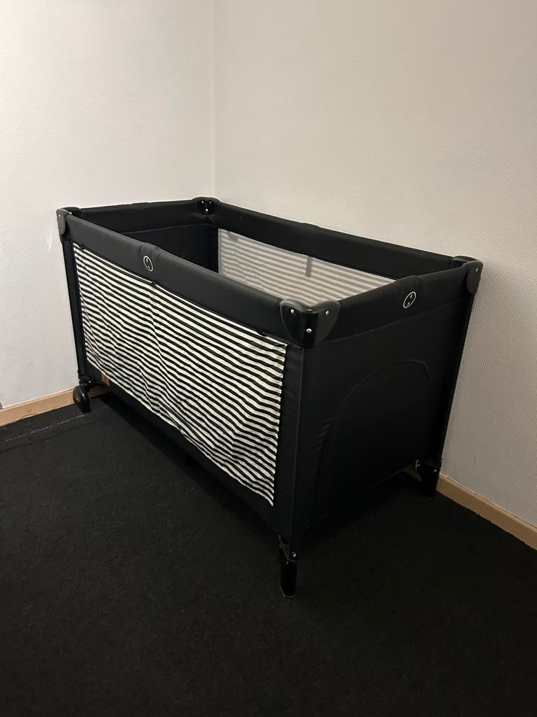 Reis bed met matras, Ophalen, Zo goed als nieuw