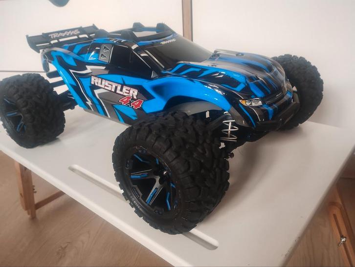 Bijna nieuwe traxxas Rustler 4x4 VXL, Hobby en Vrije tijd, Modelbouw | Radiografisch | Auto's, Zo goed als nieuw, Auto offroad