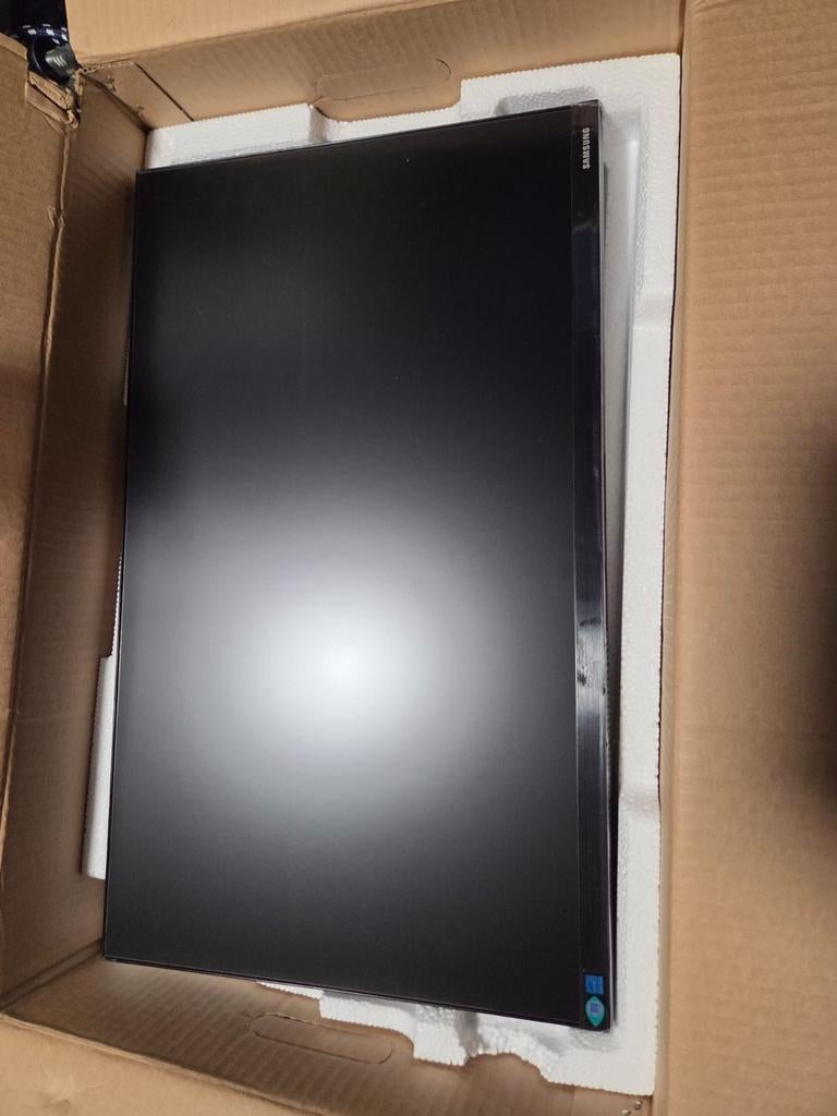 SPLINTERNIEUWE MONITOR SAMSUNG IN DOOS  VOOR 90 EURO, Computers en Software, Monitoren, Ophalen, Nieuw