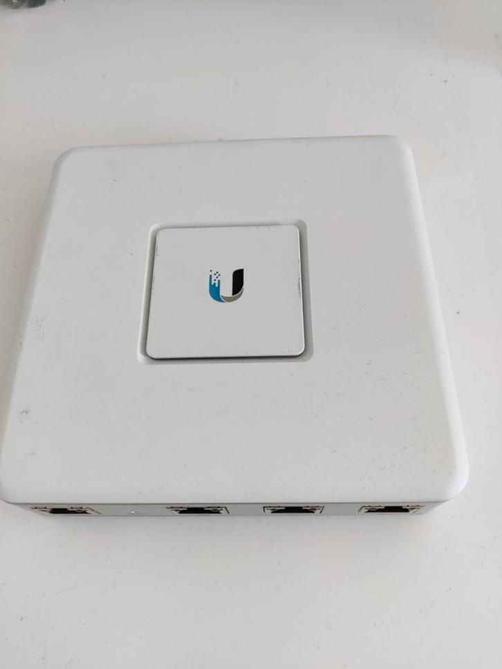 Ubiquiti UniFi Security Gateway (USG) - Zo goed als nieuw, Computers en Software, Routers en Modems, Zo goed als nieuw, Router