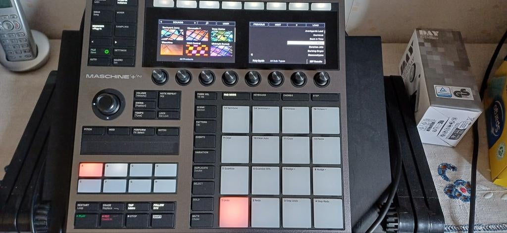 Maschine + met gratis toetsenbord, Muziek en Instrumenten, Synthesizers, 49 toetsen, Ophalen