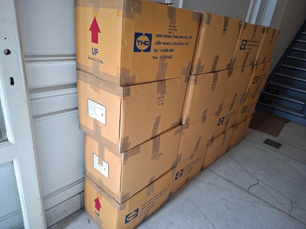 Lots de belle vaisselle en provenance de Bangkok, Enlèvement