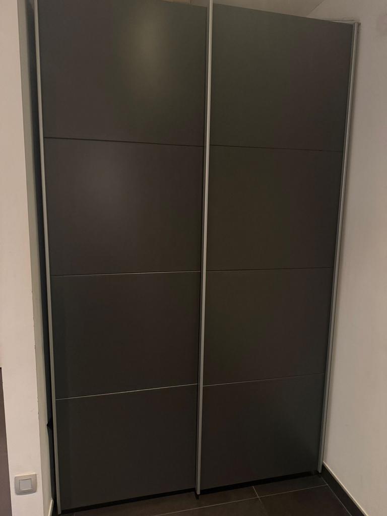 Moderne kledingkast met schuifdeuren, Huis en Inrichting, Kasten | Kleerkasten, Zo goed als nieuw, Ophalen
