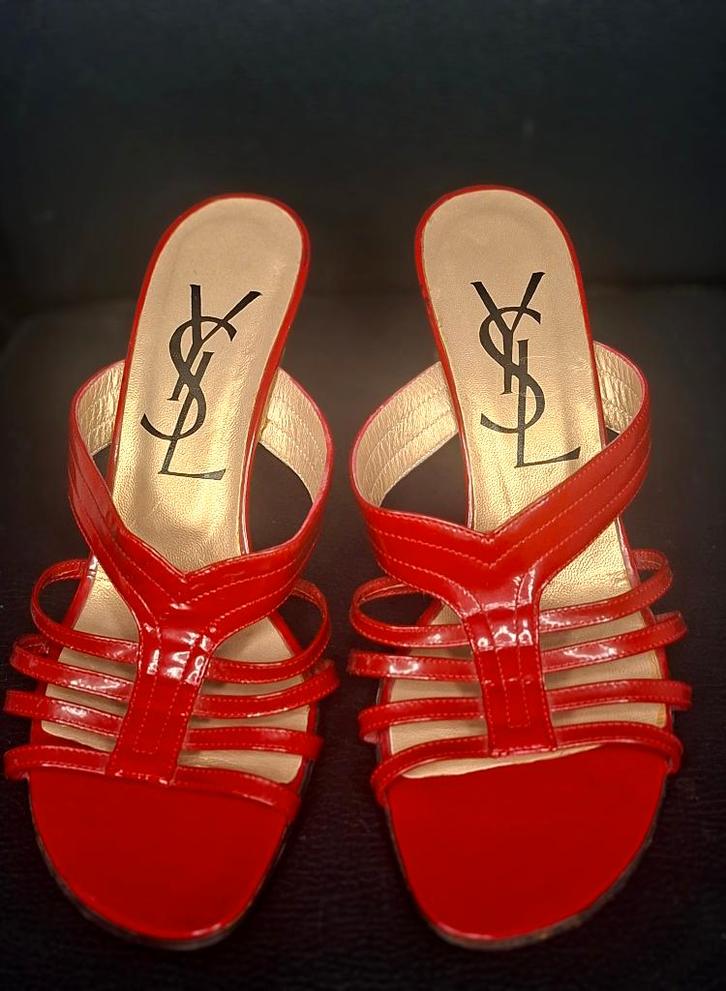 YSL Red Courts Muiltjes – Maat 40 – Nieuw, Kleding | Dames, Schoenen, Nieuw, Sandalen of Muiltjes, Rood, Ophalen