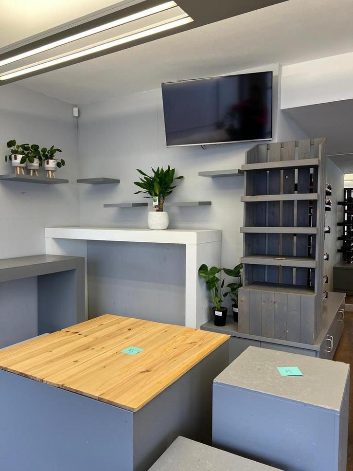 Mobilier de magasin en bon état!(présentoir, table, meuble…), Maison & Meubles, Tables | Tables mange-debout, Comme neuf, Enlèvement