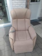 Beige, electrische relaxzetel met sta-op functie., Huis en Inrichting, Ophalen, Gebruikt, Stof