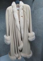 cape met nep bont, Kleding | Dames, Ophalen of Verzenden, Zo goed als nieuw, Maat 38/40 (M), Beige