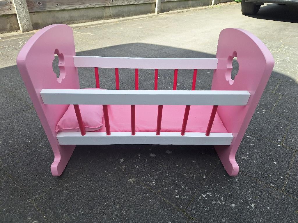 Balançoire pour poupée en bois, Enfants & Bébés, Jouets | Poupées, Comme neuf, Baby Pop, Enlèvement ou Envoi