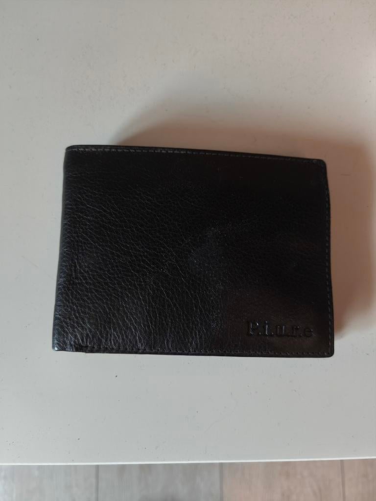 Lederen portefeuille, Enlèvement