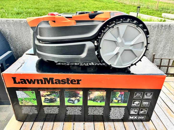 Robot tondeuse LawnMaster – jusqu’à 1600 m² – comme neuf, Tuin en Terras, Robotmaaiers, Zo goed als nieuw, Ophalen