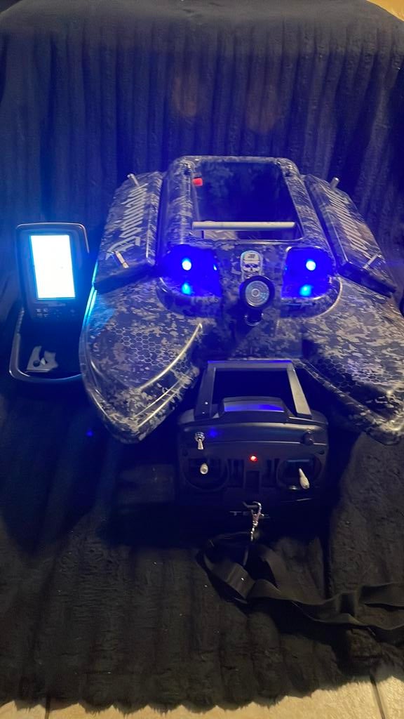 Voerboot dominator, Ophalen, Zo goed als nieuw