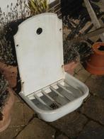 Oude geëmailleerde gietijzeren muurfontein., Ophalen, Gebruikt, Gietijzer