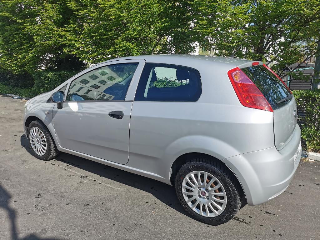 Fiat Punto 1.2i - EURO 5 - Nieuwe distributie + garantie, Voorwielaandrijving, Stof, 4 cilinders, 400 kg