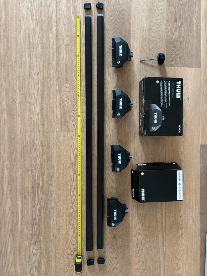 Thule dakdragers SquareBar + 7106 voetenset + kit 186009, Auto diversen, Dakdragers, Zo goed als nieuw, Ophalen