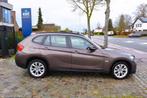 BMW X1 2.0i/sDrive18/Automaat/FULL OPTIE/GARANTIE, Auto's, Achterwielaandrijving, Zwart, 4 cilinders, Bruin