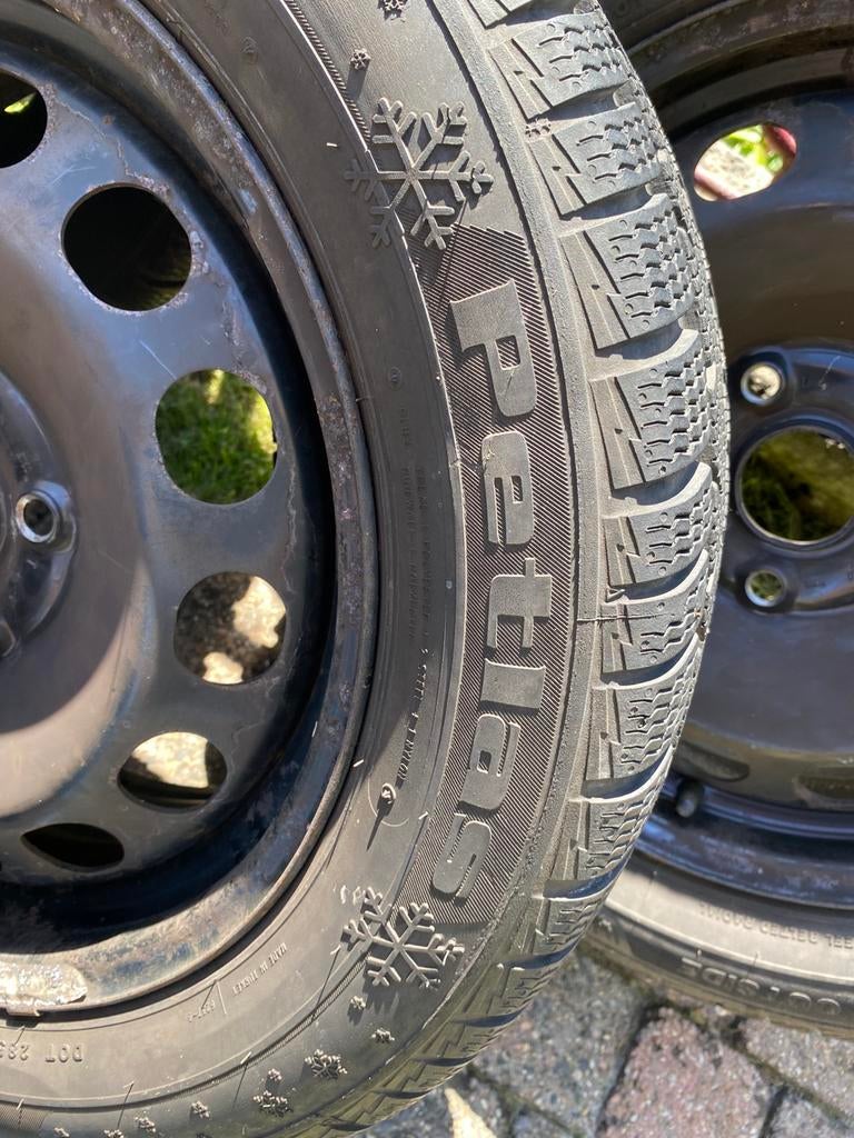 Pneus d'hiver sur jantes en acier pour une Volkswagen Touran, Enlèvement, Comme neuf