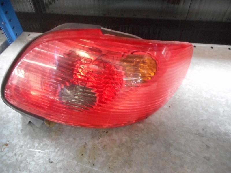 FEU ARRIÈRE DROIT Peugeot 206 CC (2D) (01-2000/12-2007), Autos : Pièces & Accessoires, Éclairage, Peugeot, Utilisé