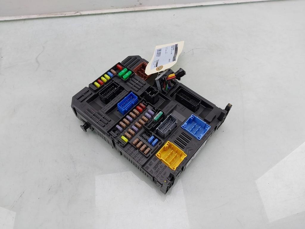 ZEKERINGKAST Peugeot 208 II (UB / UH / UP) (01-2019/-), Gebruikt, Peugeot