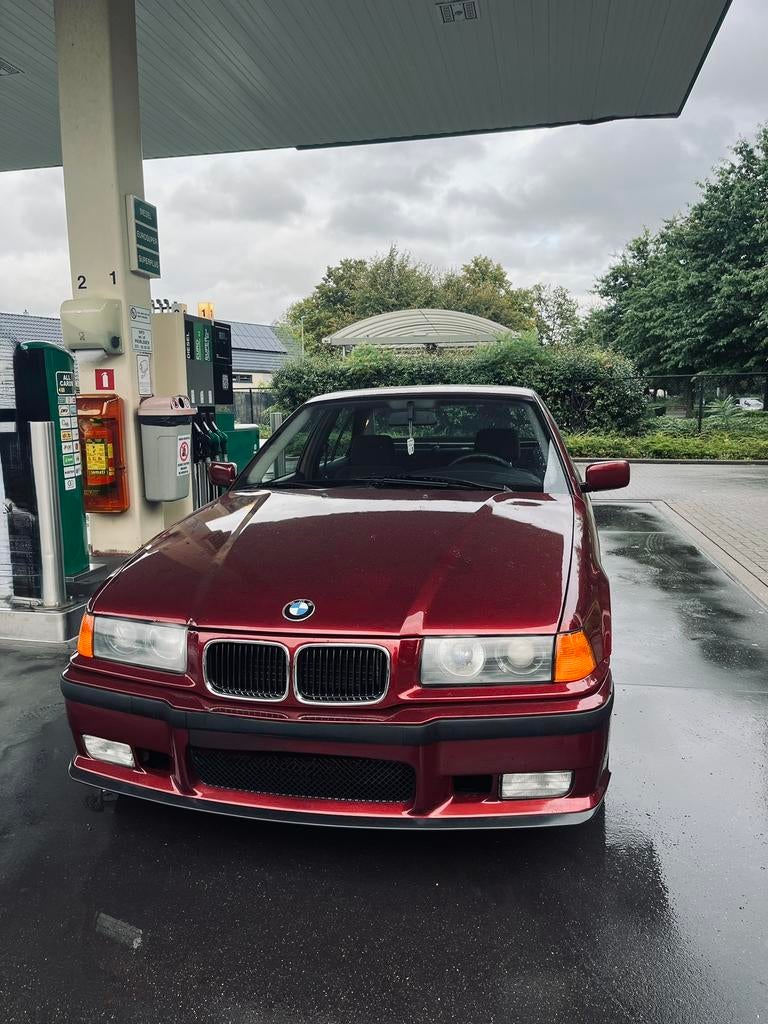 BMW E36 318i (1992) – 144.000 km, Autos, BMW, Rouge, Achat, Boîte manuelle, Particulier