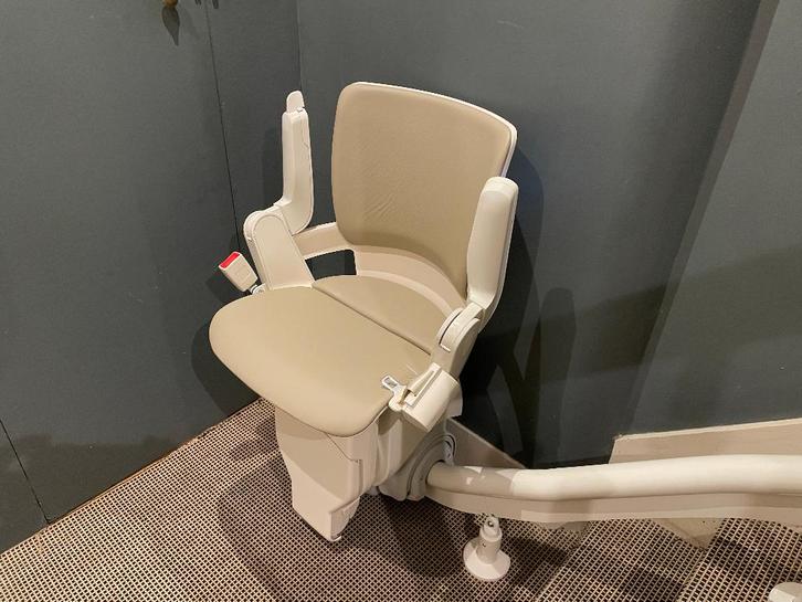 MONTE-ESCALIER Otolift, Divers, Monte-escaliers, Comme neuf, Droit, Enlèvement