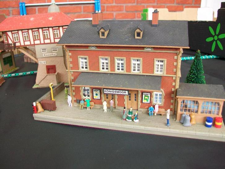 Kibri 39504 - H0 station Langenthal, Hobby en Vrije tijd, Modeltreinen | H0, Gebruikt, Brug, Tunnel of Gebouw, Gelijkstroom of Wisselstroom