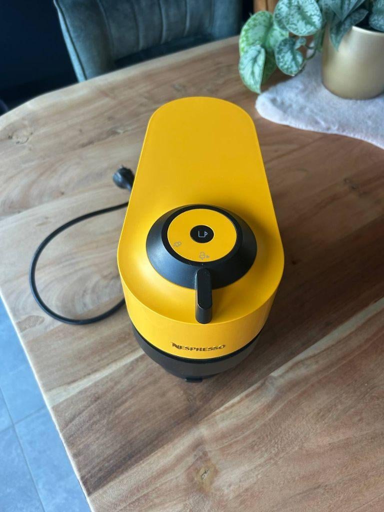 Magimix Nespresso Vertuo Pop Mango Dream, Espresso apparaat, Ophalen of Verzenden, Zo goed als nieuw, 2 tot 4 kopjes