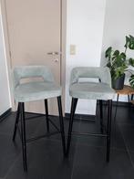 2 Lichtgrijze Suede Barkrukken barstoelen met Houten Poten, Ophalen, Gebruikt