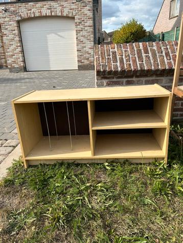 Gratis tv kastje beschikbaar voor biedingen