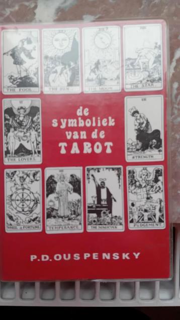 De symbolic van tarotkaarten beschikbaar voor biedingen