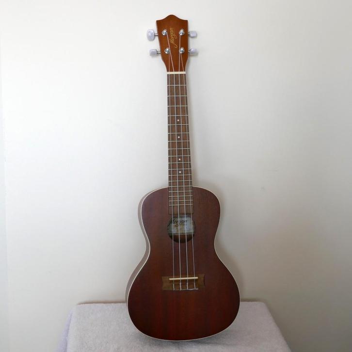 Ukelele MORGAN C300N, Muziek en Instrumenten, Snaarinstrumenten | Overige, Zo goed als nieuw, Ukelele, Ophalen